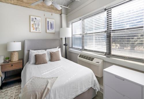 Downtown Mobile Rooftop View Studios by Barsala - photo 13