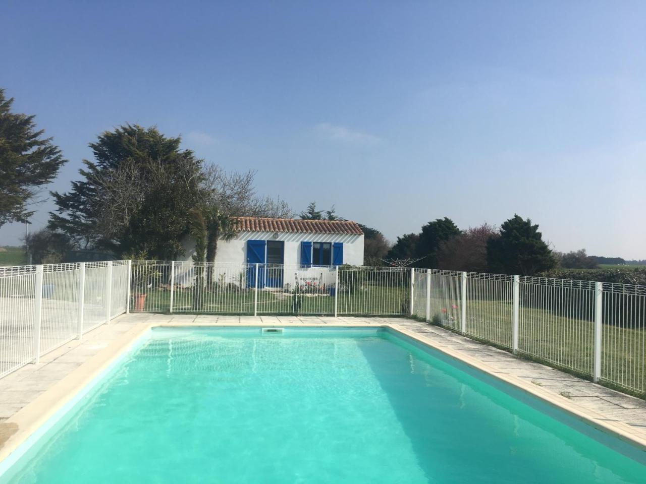 Studio Avec Piscine — Beauvoir-Sur-Mer — photo 2