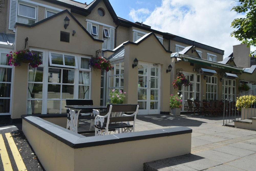 Woodfield House Hotel in Luimneach, Republic of Ireland