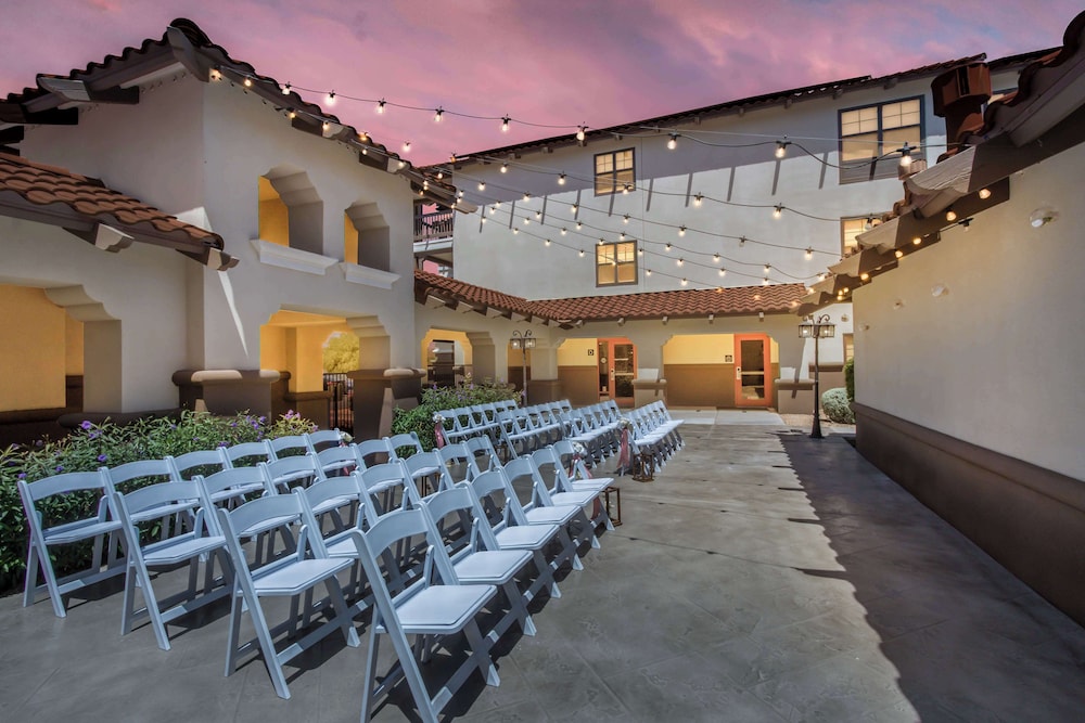 Hampton Inn & Suites Phoenix Goodyear - photo 42