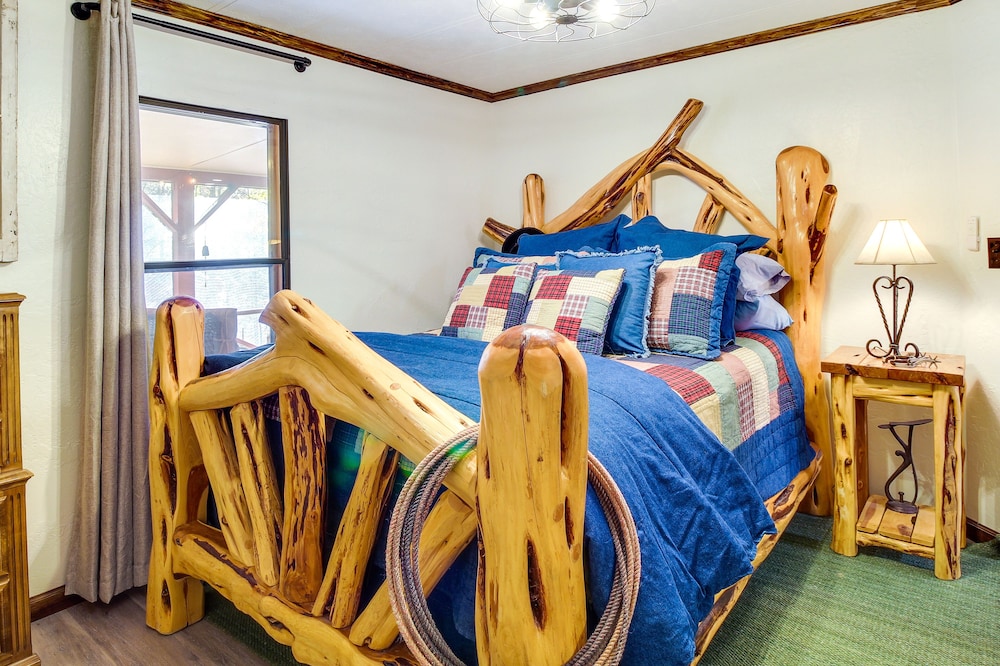 Pinetop lakeside Cabin Rental: Porch & Fire Pit - photo 9