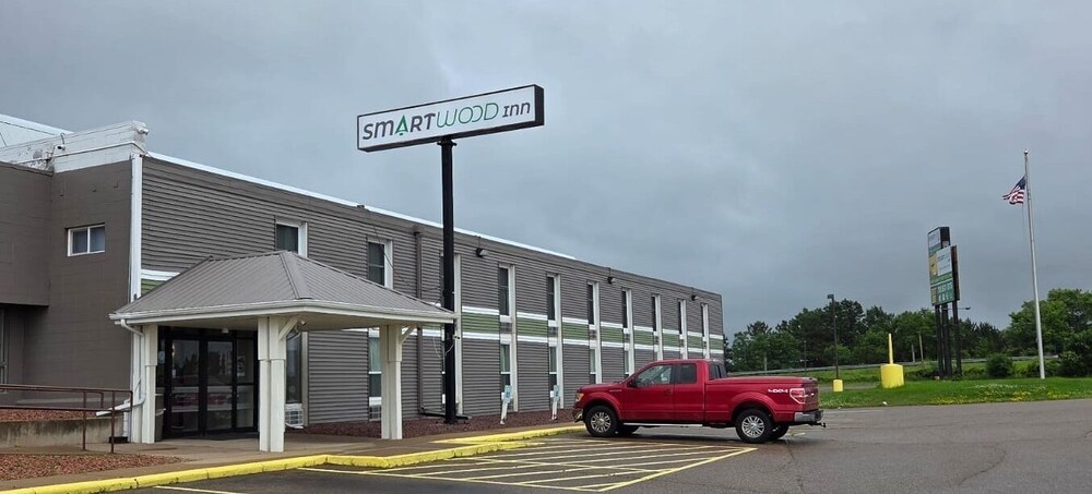 Smartwood Inn - last minute hotel in Osseo
