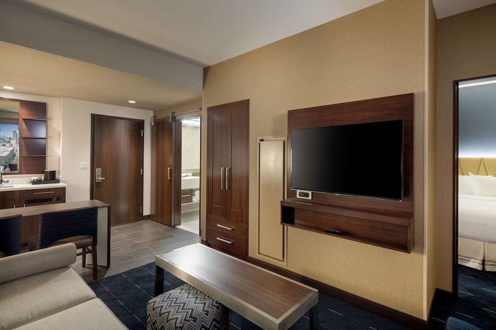 Embassy Suites by Hilton Seattle Downtown Pioneer Square - photo 60