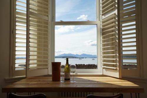 Beach house no2 with amazing sea views and private garden onto beach. — 4-Star Luxury Hotel in Fairlie, United Kingdom
