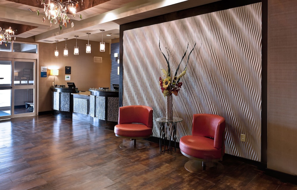 Holiday Inn Express & Suites Wichita Northwest Maize K 96 - photo 26
