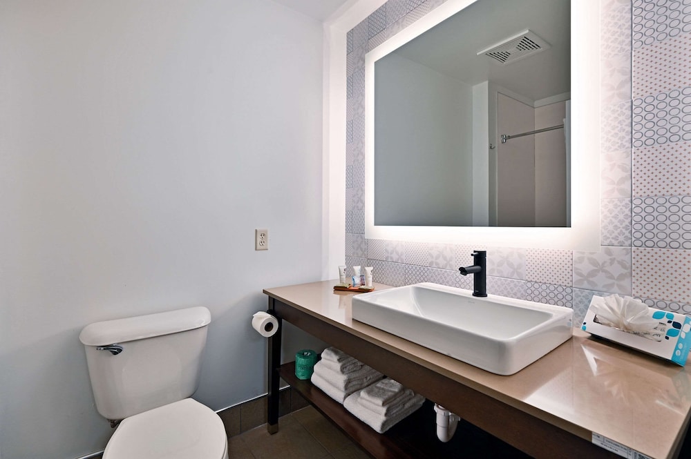 Country Inn & Suites by Radisson Bloomington Normal Airport IL - photo 25