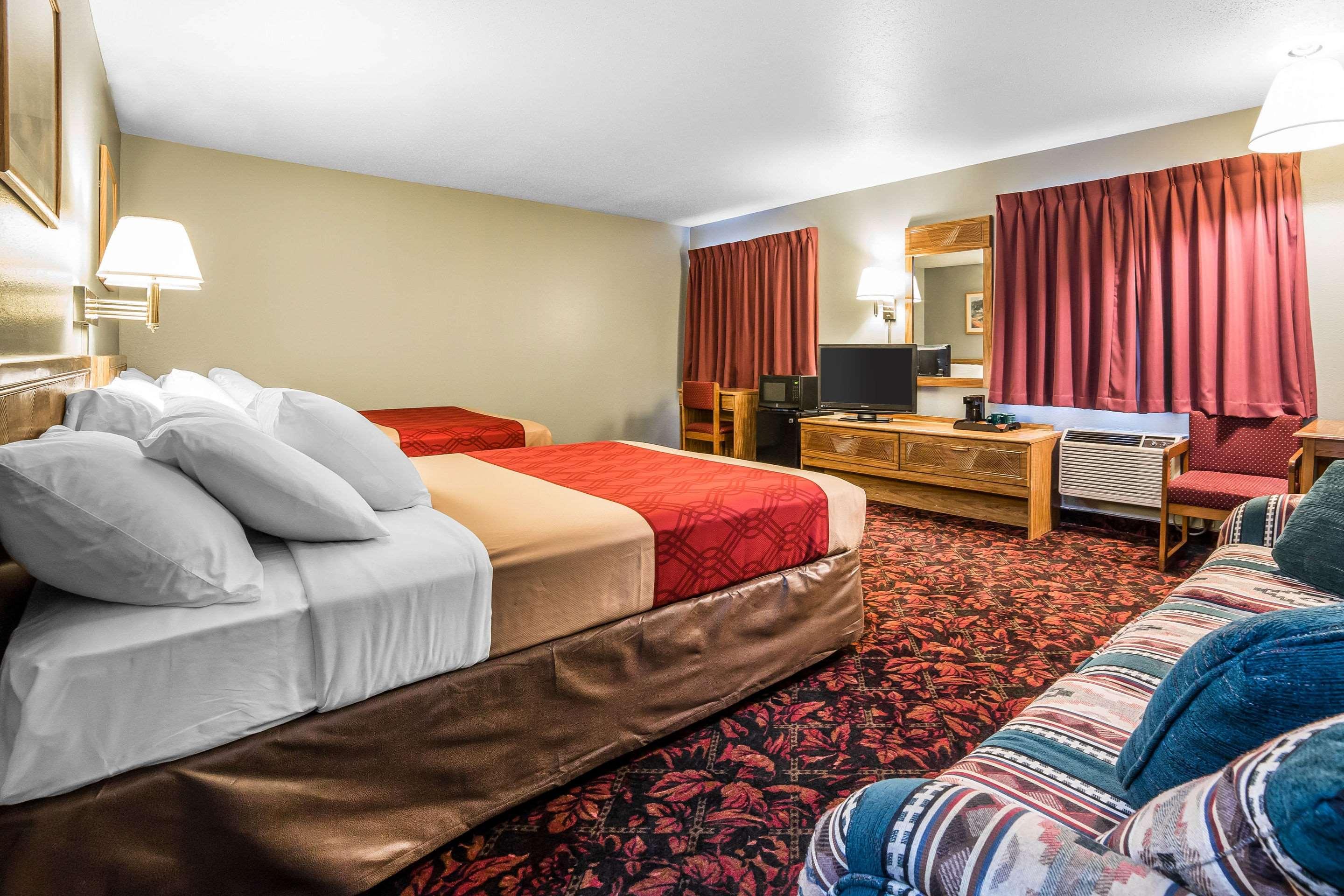 Econo Lodge Laramie WY - photo 30