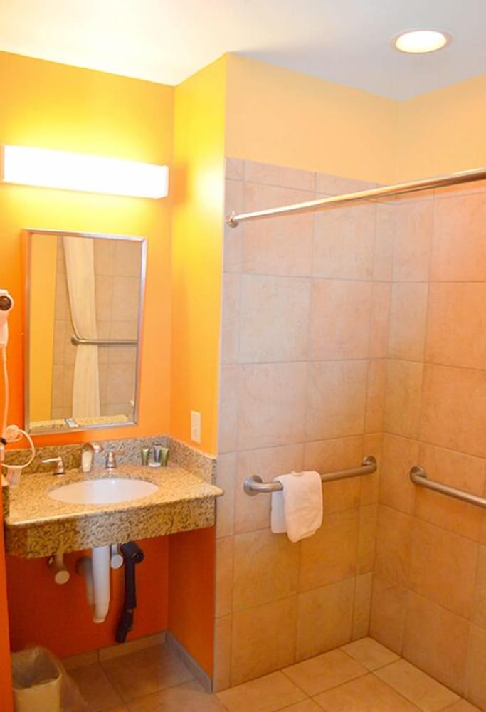 Microtel Inn and Suites by Wyndham Rawlins - photo 11