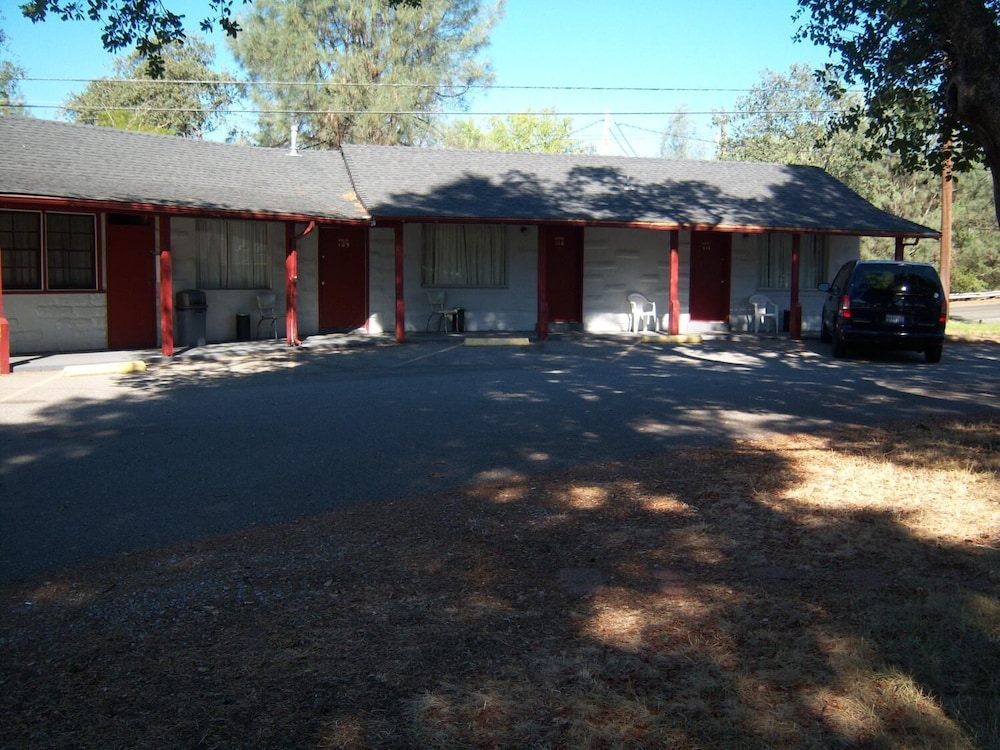 Shasta Dam Motel - photo 18
