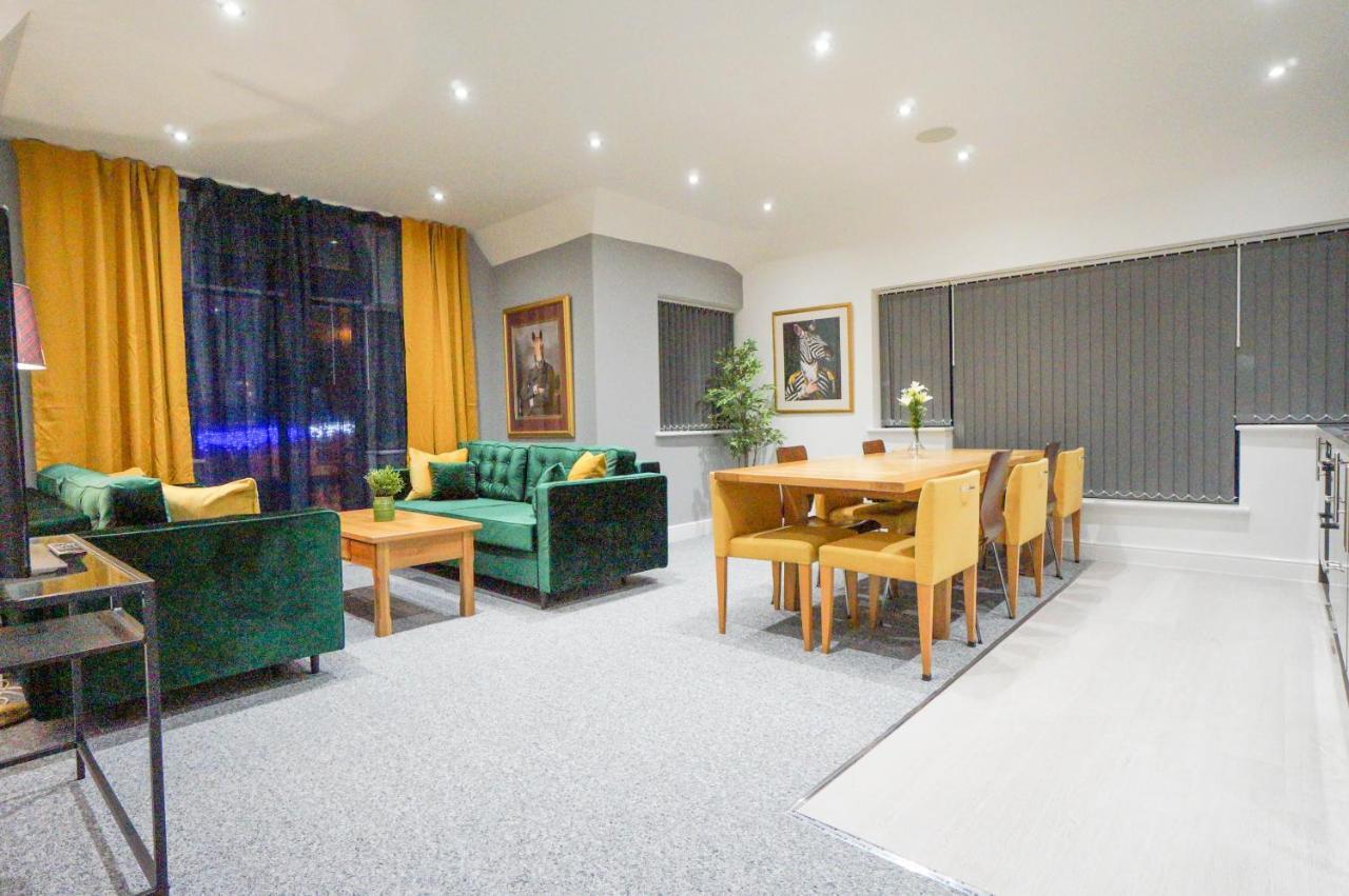 Premium 2 Bed Apartment Thatcham Broadway — 4-Star Luxury Hotel in Thatcham, United Kingdom