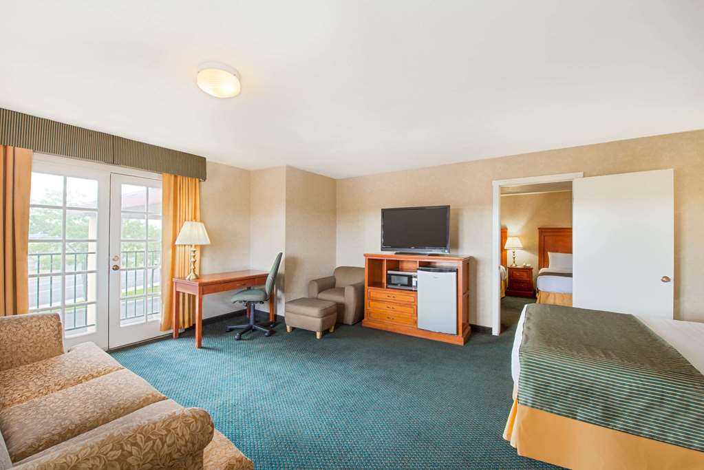 Ramada by Wyndham Flagstaff East - photo 12