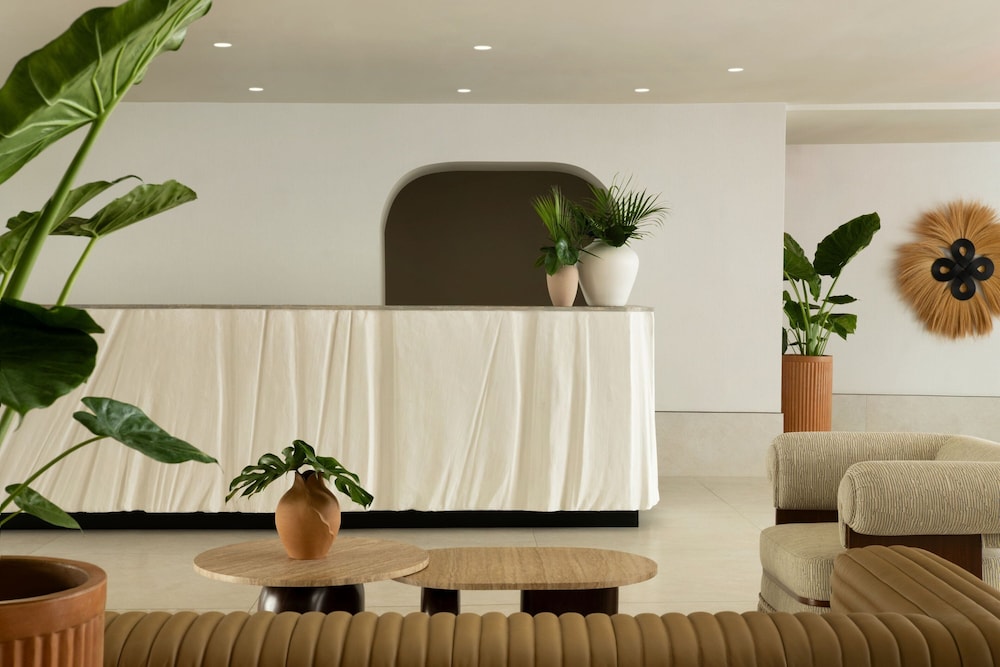 Sandbourne Santa Monica Autograph Collection - photo 3