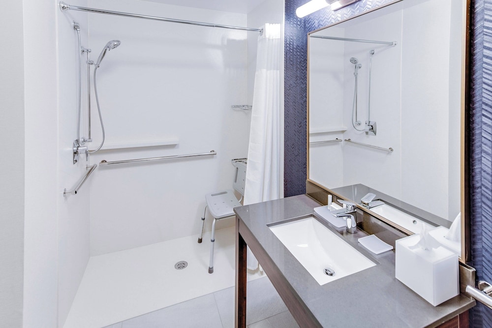 Fairfield Inn and Suites by Marriott Youngstown Austintown - photo 13