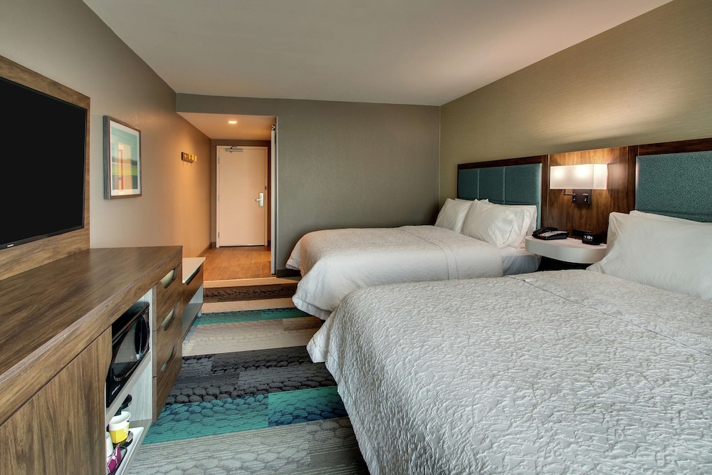 Hampton Inn & Suites Southport - photo 23