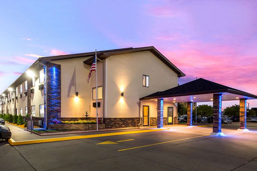 Quality Inn Galesburg near US Highway 34 and I 74 - photo 3