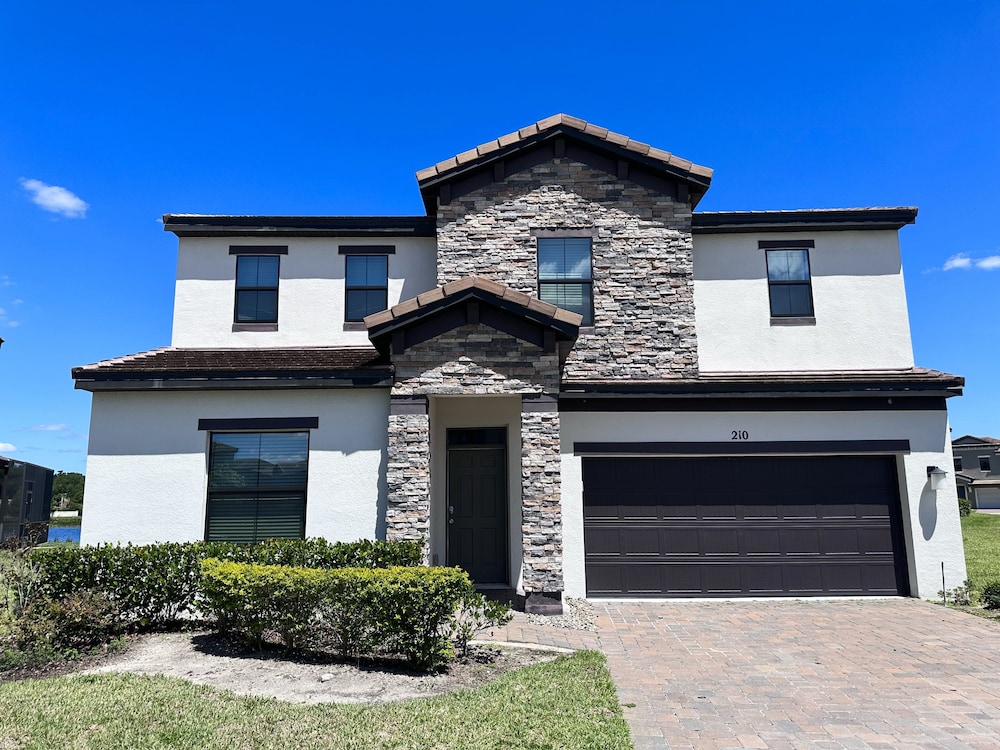 Balmoral Resort 210bp 4 Bedroom Home by RedAwning - featured photo