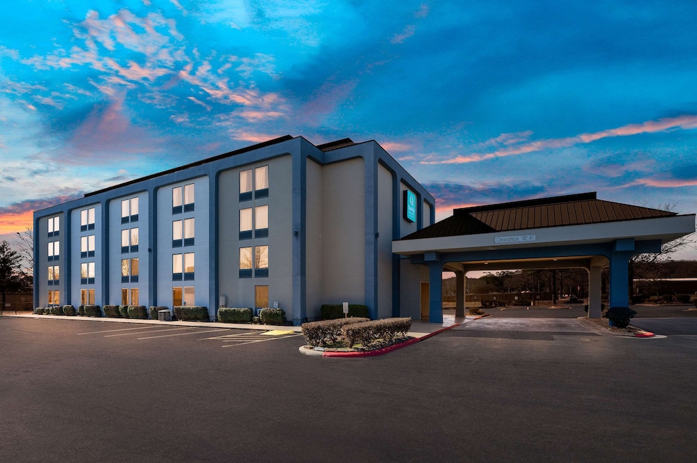 Quality Inn & Suites North Little Rock - photo 39