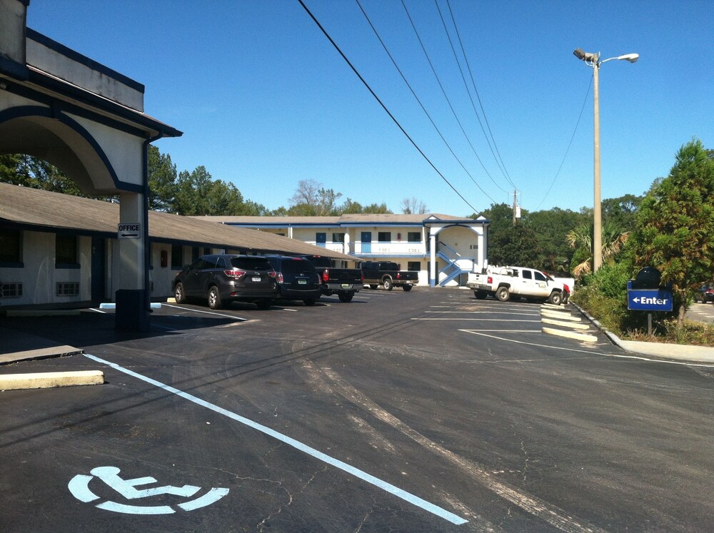 Motel 6 Calera - photo 23