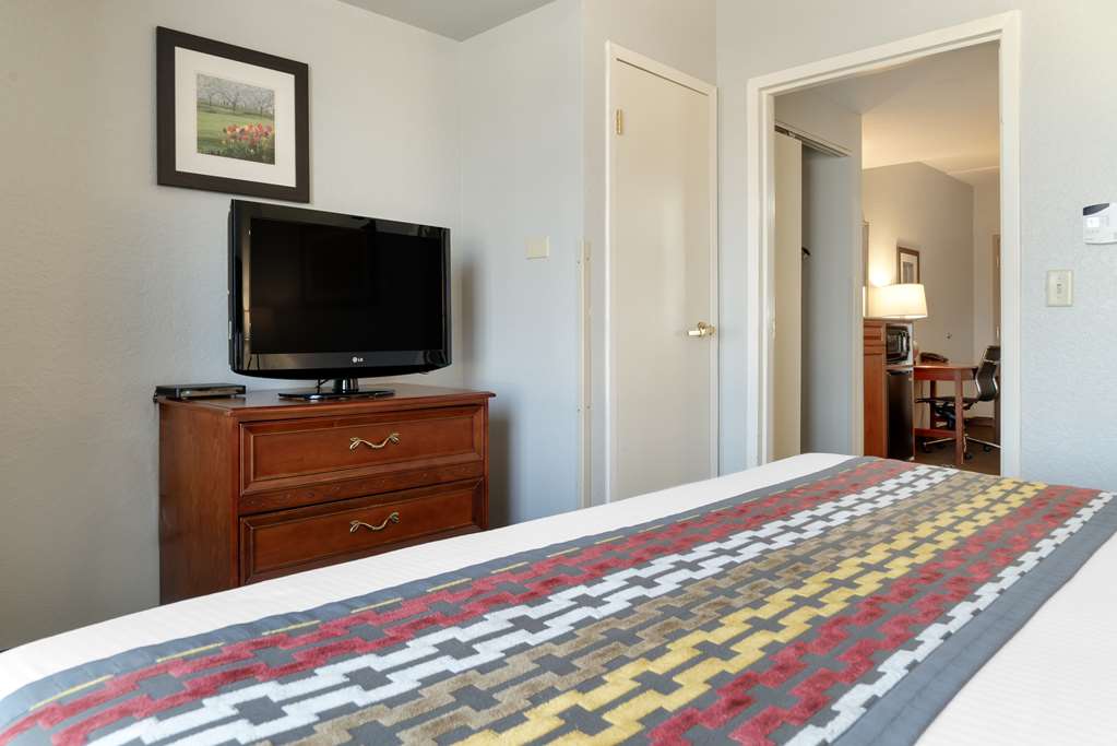 Best Western Executive Inn & Suites - photo 33
