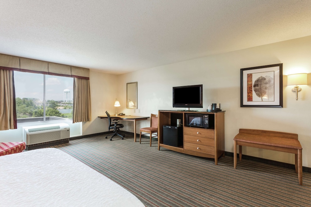 Hampton Inn Petersburg Southpark Mall - photo 6