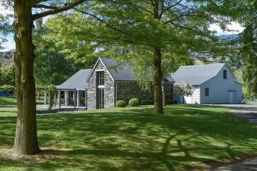 Taramea Arrowtown by Sotheby's Luxury Rental Homes — 5-Star Luxury Hotel in Queenstown, New Zealand