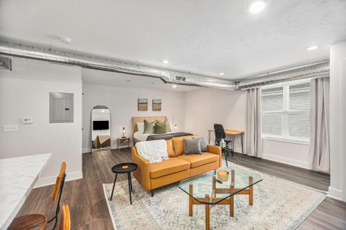 Modern Manor Brand New Corporate Apt Downtown — 4-Star Luxury Hotel in Grand Rapids, United States