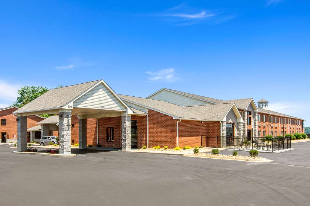 Clarion Pointe on the lake Clarksville South Hill West - photo 2