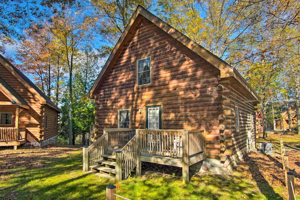 Rustic Rothbury Cabin with Resort Amenity Access - photo 26