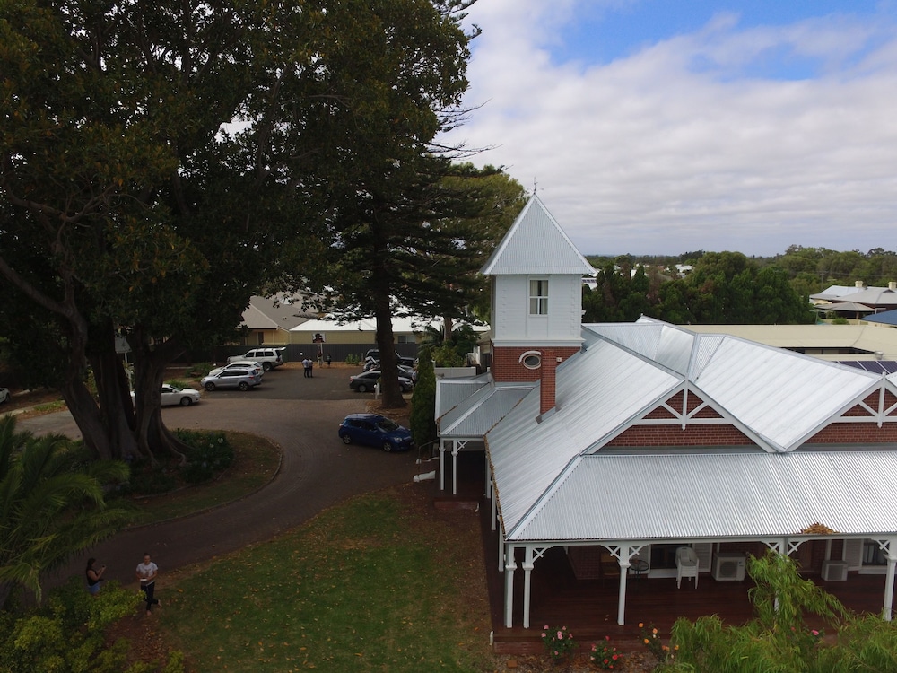 Ithaca 1896 Manor in Busselton, Australia