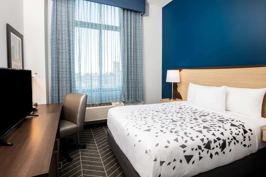 La Quinta Inn and Suites Long Island City - photo 21