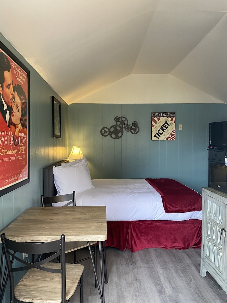 Lamplighter Cabins & Suites - photo 6