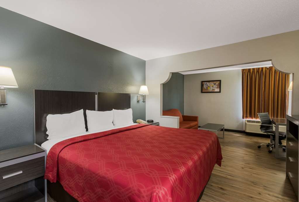 Econo Lodge Inn & Suites Diamondhead - photo 15