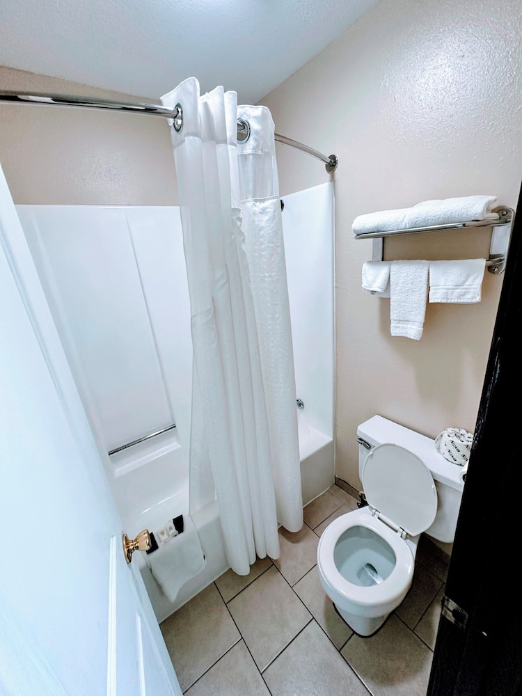 Relax Inn Henryetta - photo 19