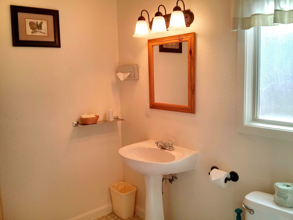 Green Gables Motel & Suites - photo 40