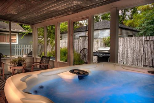 The Hackberry Hot Tub Fire Pit & Close to Main in Fredericksburg, United States