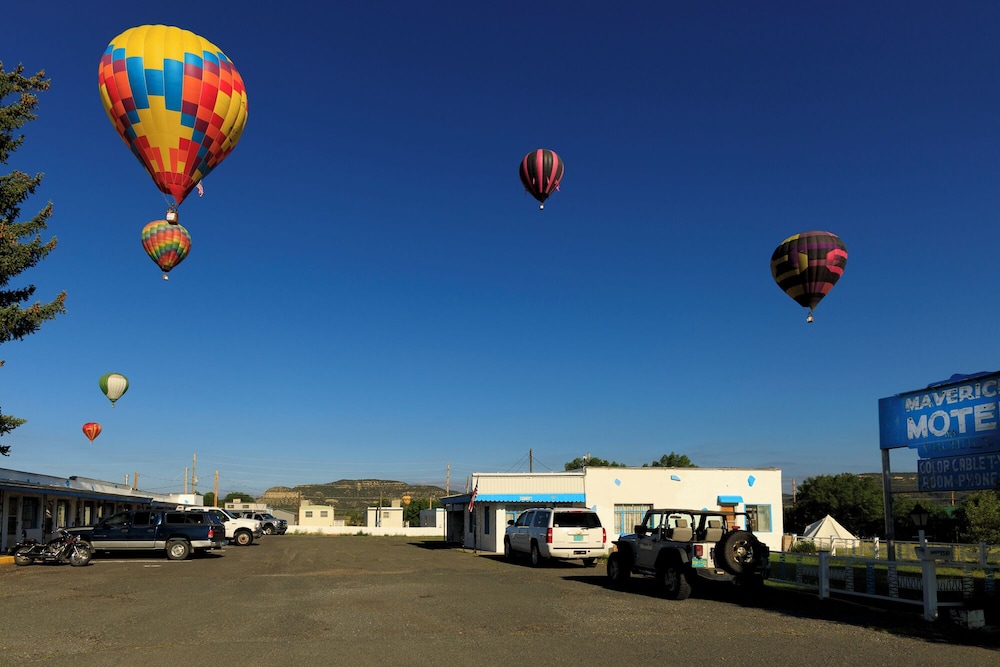 Maverick Motel and Glamp Ground - photo 32