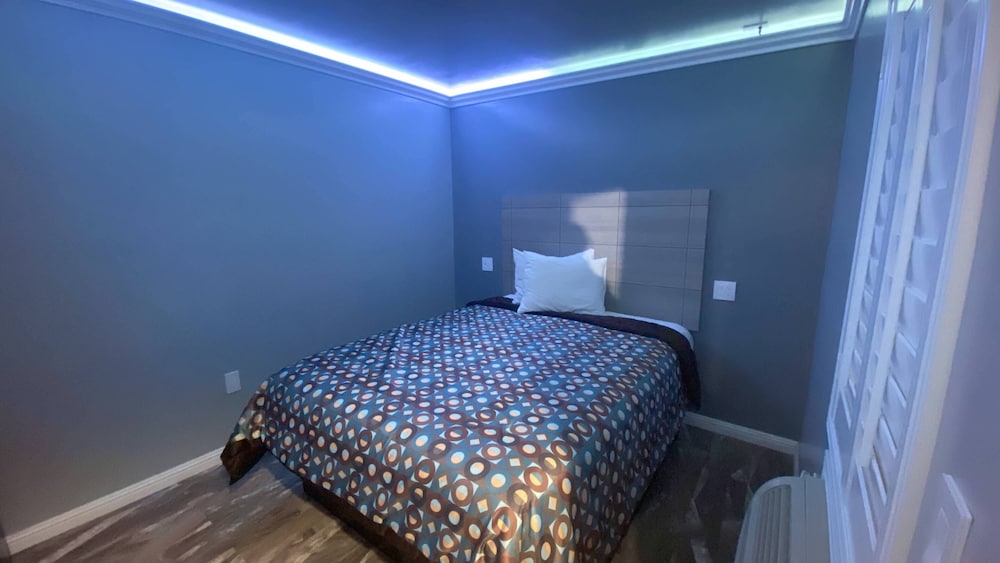 La Perla Motel - photo 3
