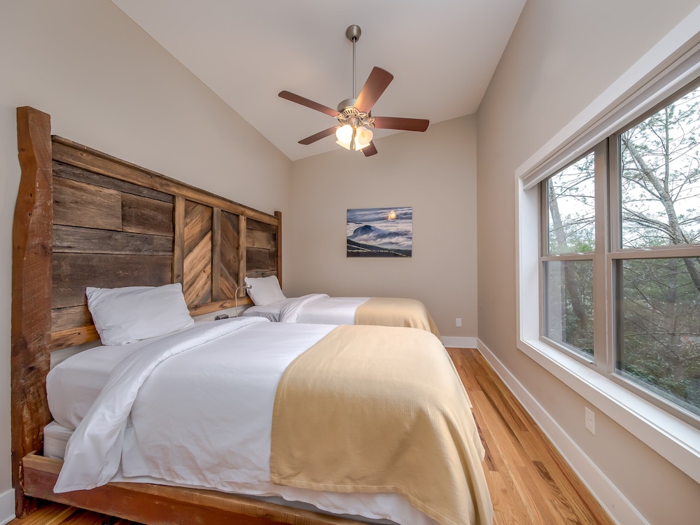 Pilot Cove Forest Lodging — Brevard — photo 3