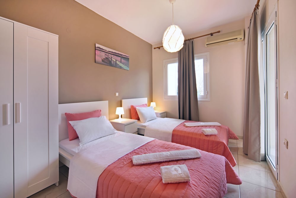 Omega Comfy Apartments Almyrida — 4-Star Luxury Hotel in Kalyves, Greece