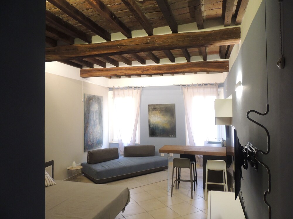 Piazza Martiri In pieno centro sotto al Castello — 4-Star Luxury Hotel in Carpi Centro, Italy