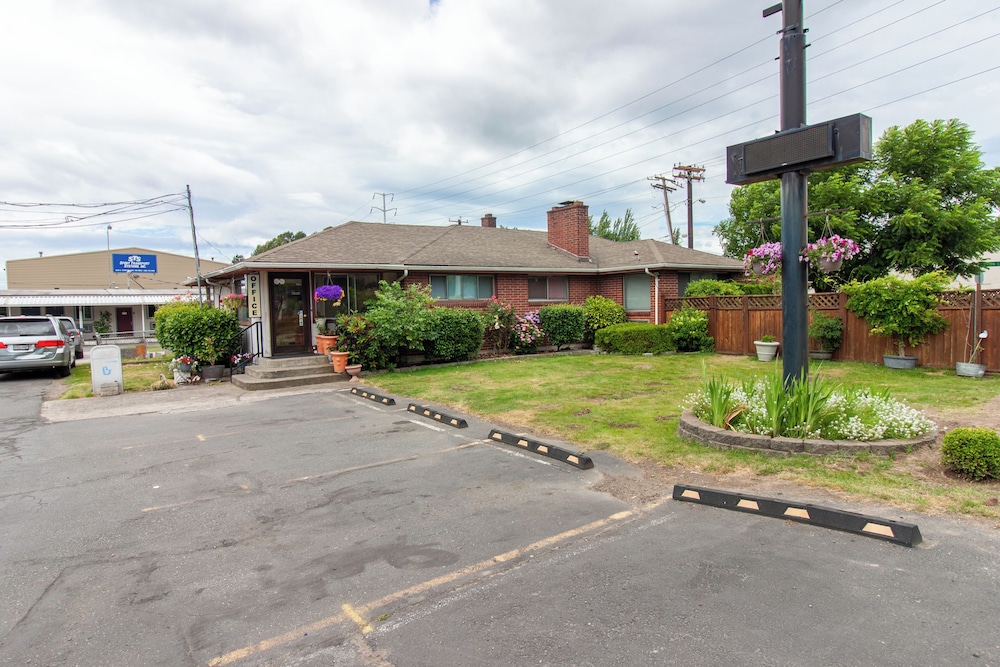 Golden Kent Motel - photo 55