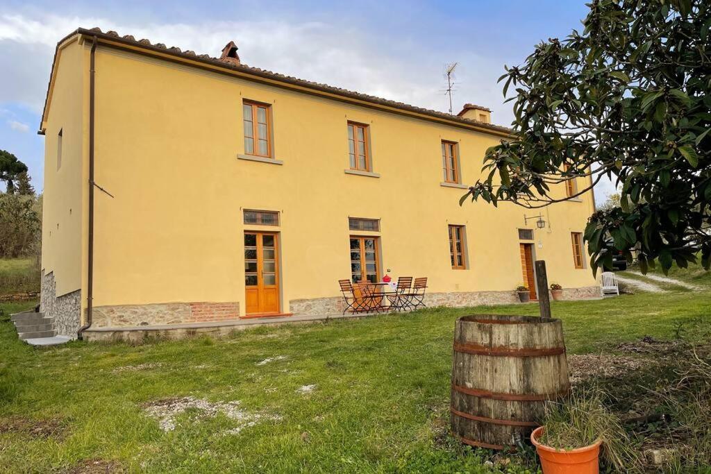 Art Apartment Agriturismo il Vecchio Merlo — 4-Star Luxury Hotel in Larciano, Italy
