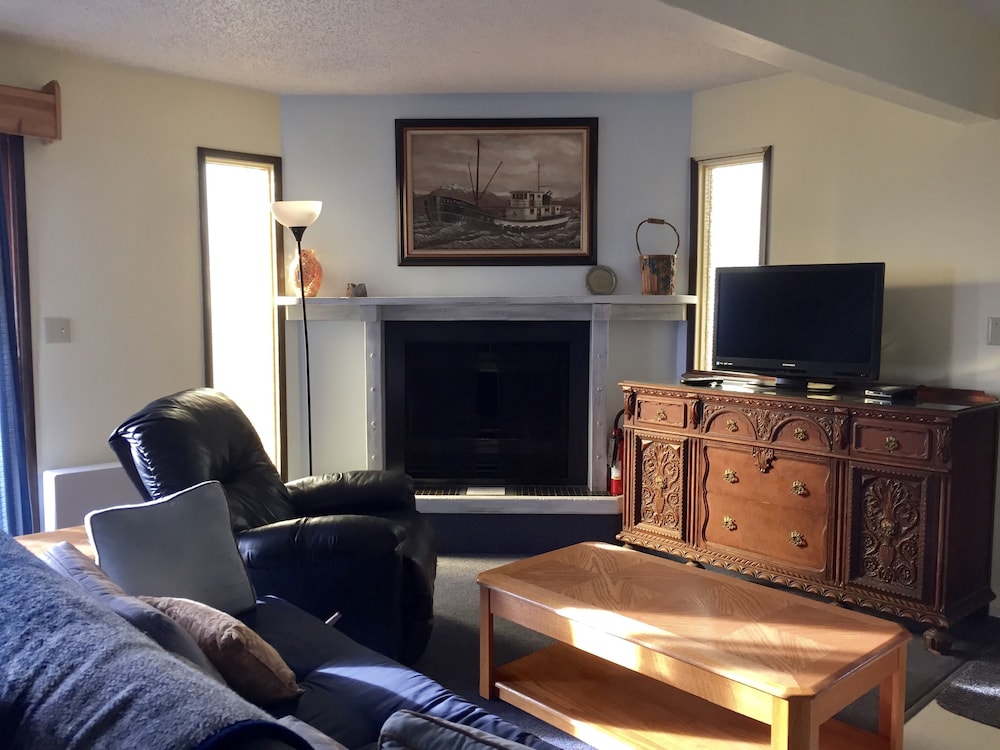 Driftwood Inn and Seaside Lodges - photo 3
