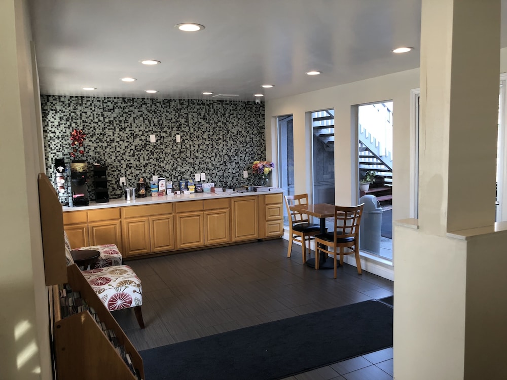 Pacific Inn Monterey - photo 3