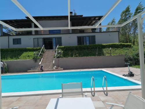 Villa Santoro al Paradiso Verde Villa intera con Piscina — 4-Star Luxury Hotel in Caiazzo, Italy