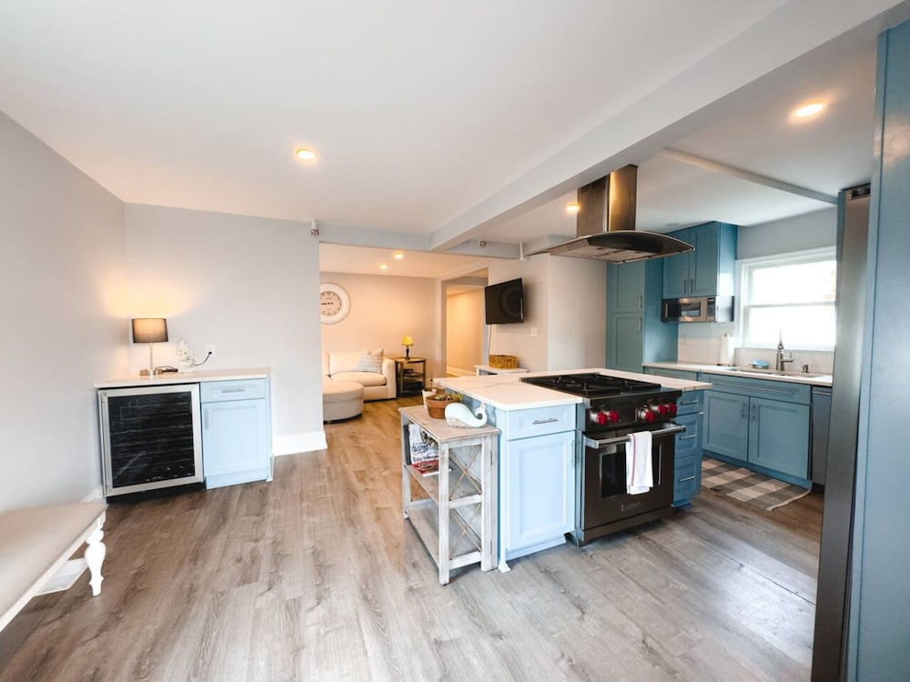 Charming Hyannis 3 Bed 2 Bath — 4-Star Luxury Hotel in Barnstable, United States