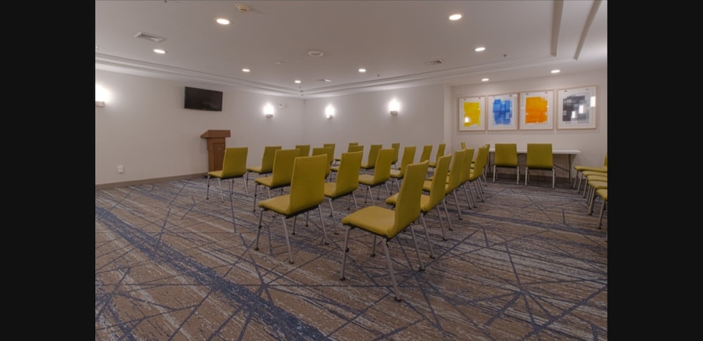 Holiday Inn Express Hartford Newington by IHG - photo 65