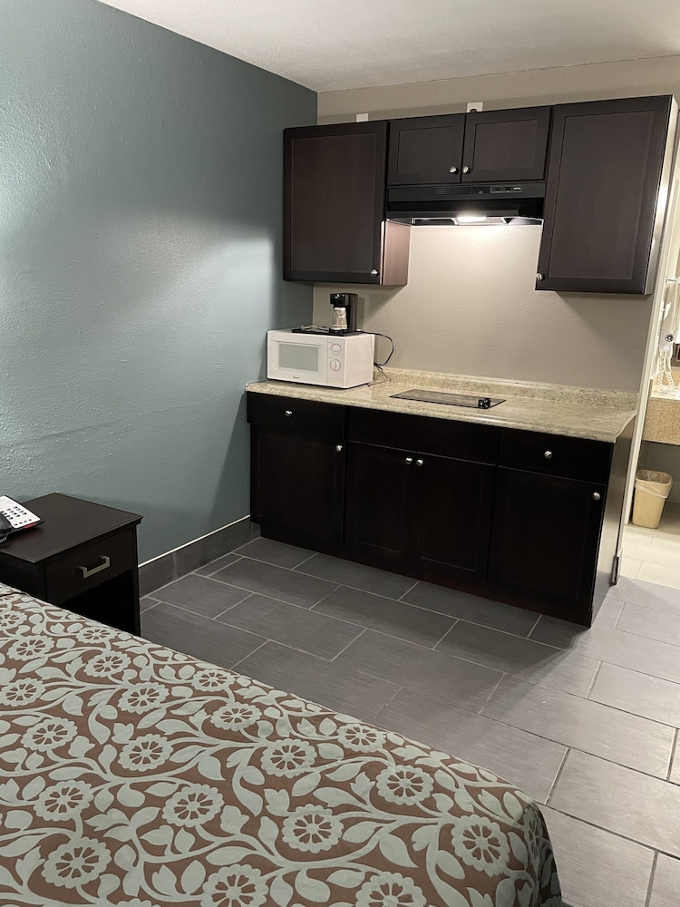Days Inn & Suites By Wyndham Collierville Germantown Area - photo 14
