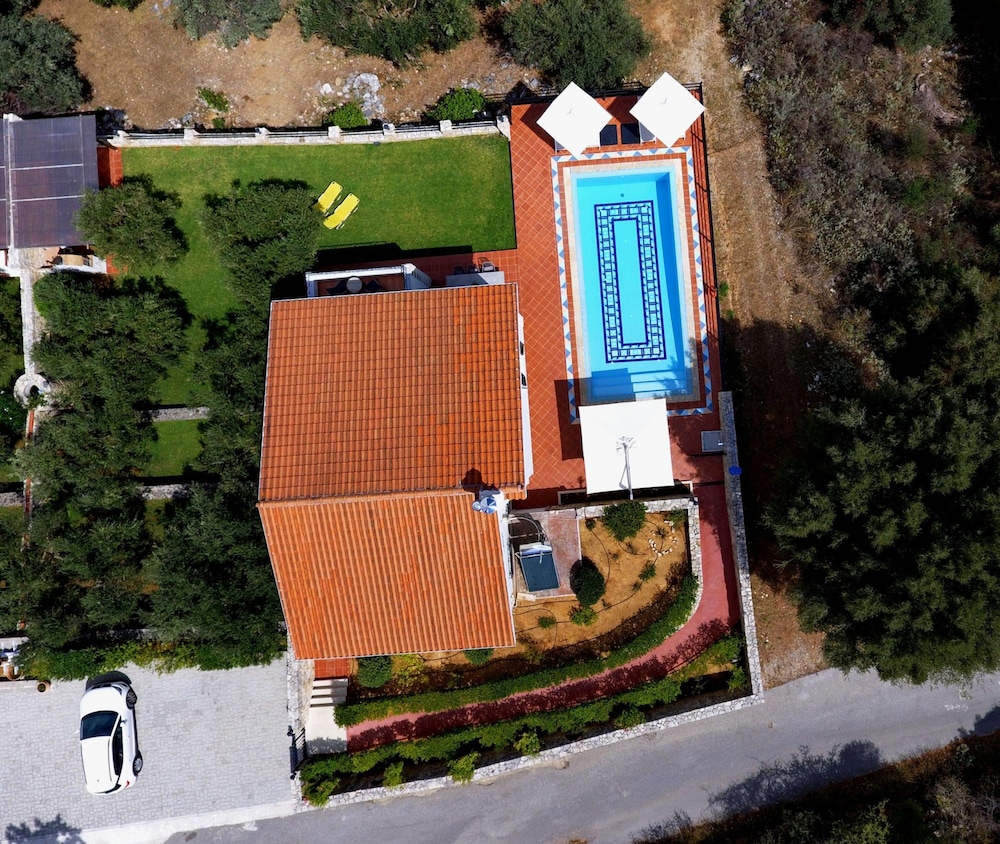 Villa Artemis in Vrises — 4-Star Luxury Hotel in Georgioupolis, Greece