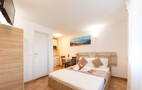 Cozy Apartment In Baska Voda With Wifi — 4-Star Luxury Hotel in Baska Voda, Croatia